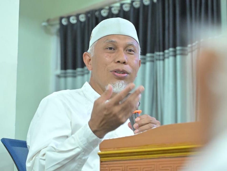 Gubernur Sumbar Mahyeldi, mengenang pengusaha daerah almarhum Rani Ismail. Foto Adpsb. 