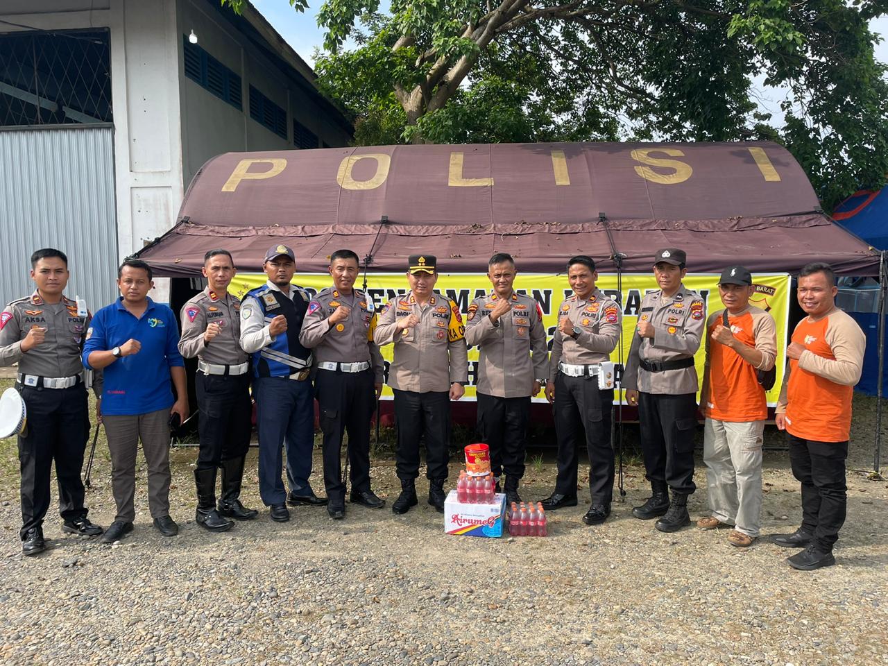 Kapolres Dharmasraya saat kunjungi Pos Pam Gunung Medan