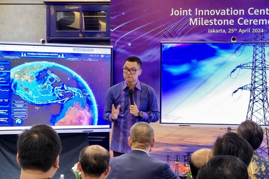 Direktur Utama PLN, Darmawan Prasodjo mengatakan kerja sama antara PLN dan Huawei dalam bentuk Joint Innovation Center (JIC) menjadi tonggak sejarah bagaimana komunitas global bersatu memerangi krisis perubahan iklim.