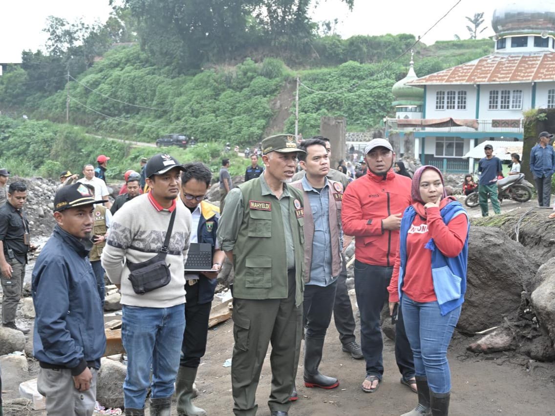 Gubernur Sumbar Mahyeldi, memberikan himbauan lebih dini, sebab status Marapi sudah siaga. Foto Adpsb. 