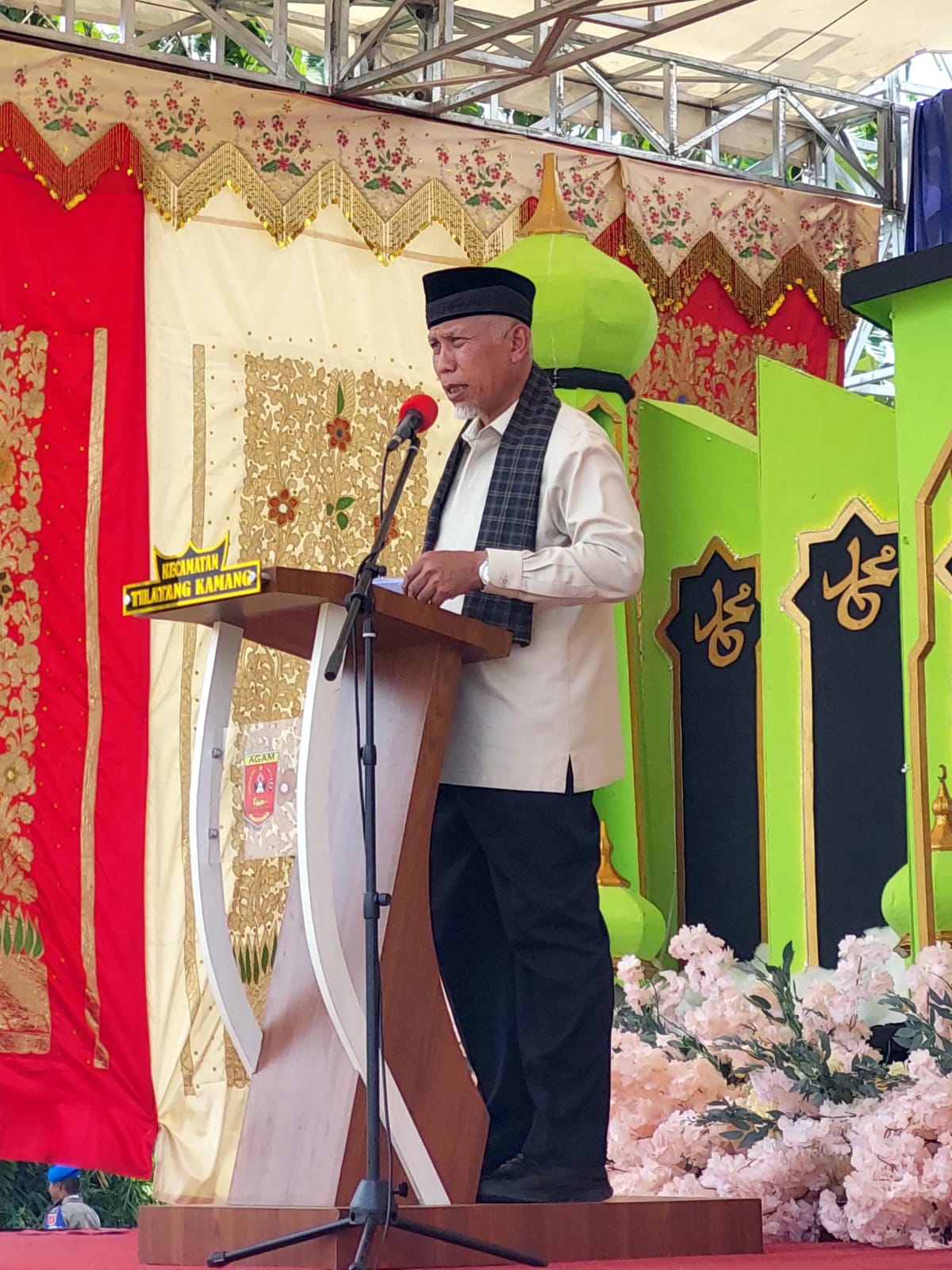 Gubernur Sumbar Mahyeldi meresmikan MTQ Nasional ke-41 tingkat Kabupaten Agam di Lapangan Ponpes Asy Syarif Koto Tangah Tilatang Kamang, Selasa (2/7/2024). Foto Adpsb. 