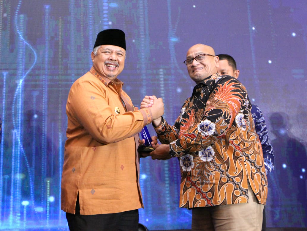 Wali Kota Solok Zul Elfian Umar terima penghargaan nasional pada malam Apresiasi Tokoh Indonesia 2024, di Hotel Borobudur, Jakarta Pusat, Selasa, ( 10/09/24 ).