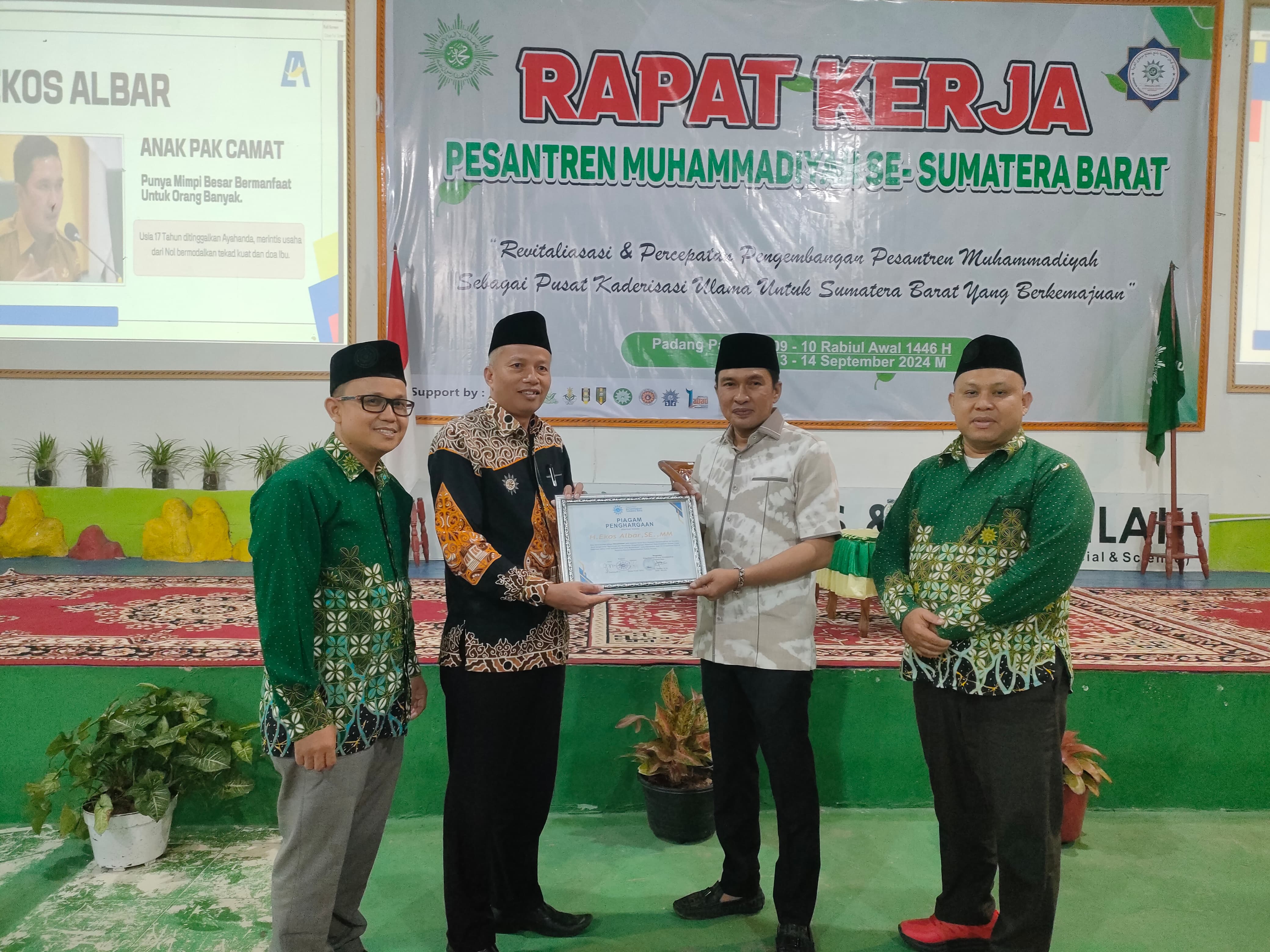 Ekos Albar, diundang jadi pembicara pada Raker Pesantren Muhammadiyah se-Sumbar di Pesantren Kauman, Padang Panjang, Jumat (13/9/2024).