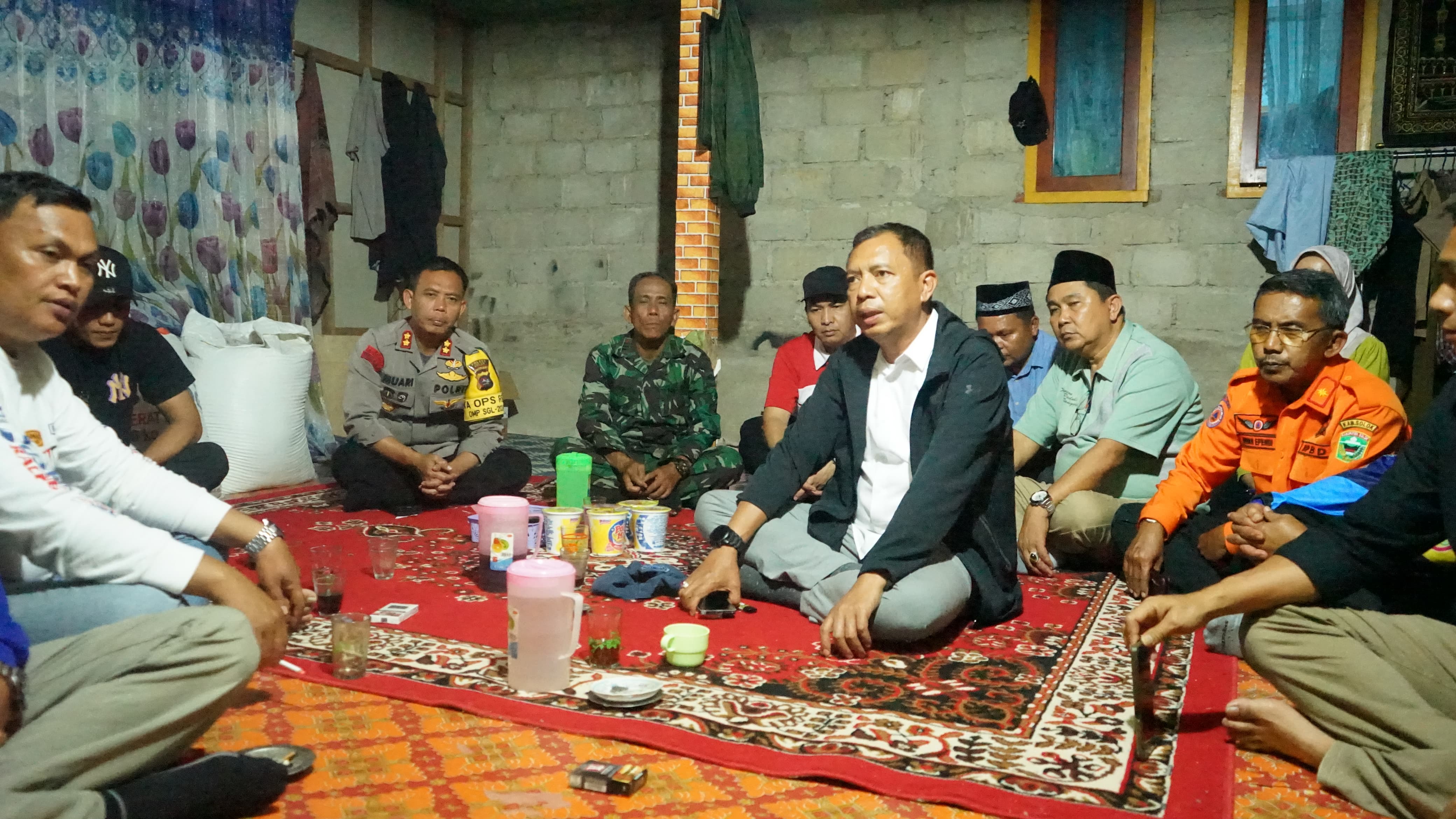 Pjs Bupati Solok Akbar Ali tinjau langsung bencana tanah longsor di Tambang Emas Ilegal di Nagari Sungai Abu Kecamatan Hiliran Gumanti b