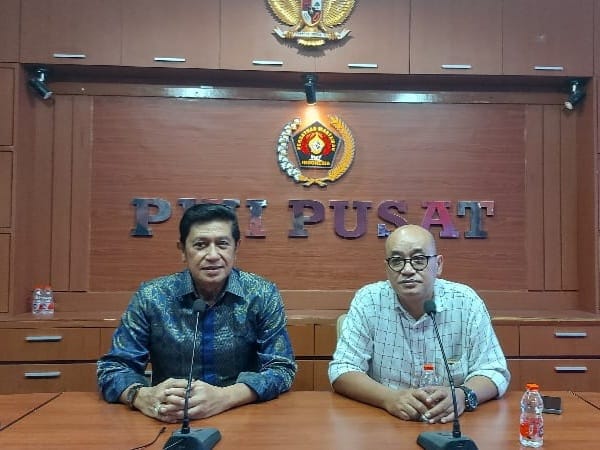 Wakil Ketua Dewan Penasihat PWI, Zulkifli Gani Otto dan Sekjen M. Iqbal Irsyad. Foto dok pwi.