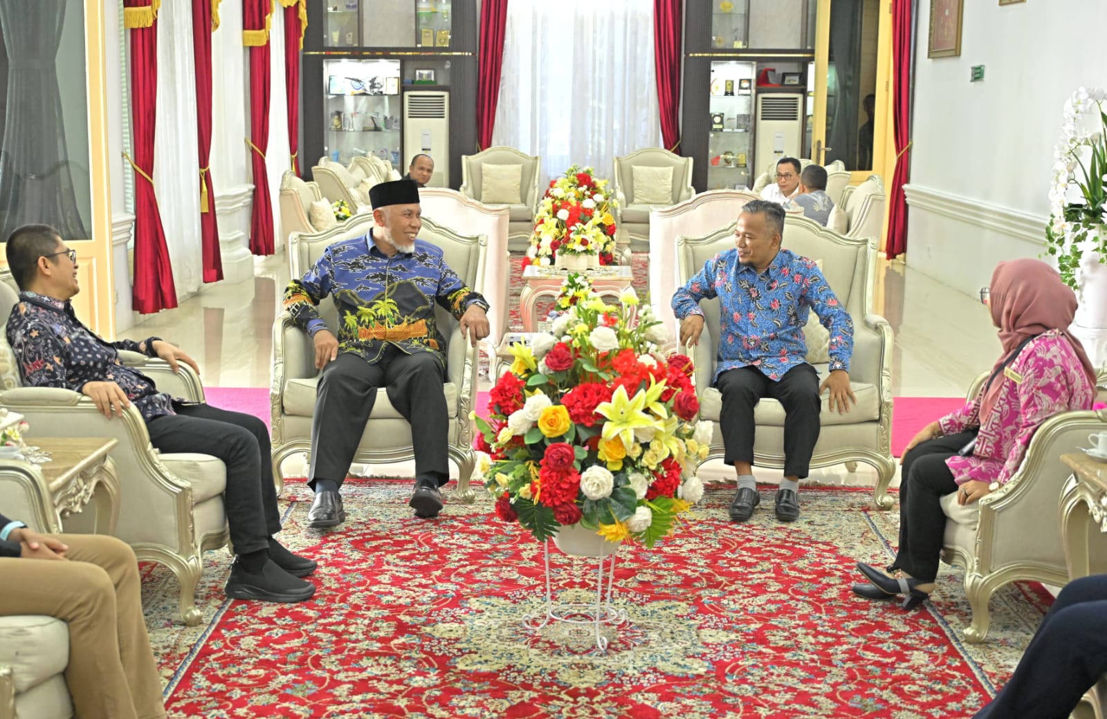 Gubernur Mahyeldi Sambut Kepala Ombudsman Sumbar yang Baru, Bahas Evaluasi dan Proyeksi Layanan Publik?