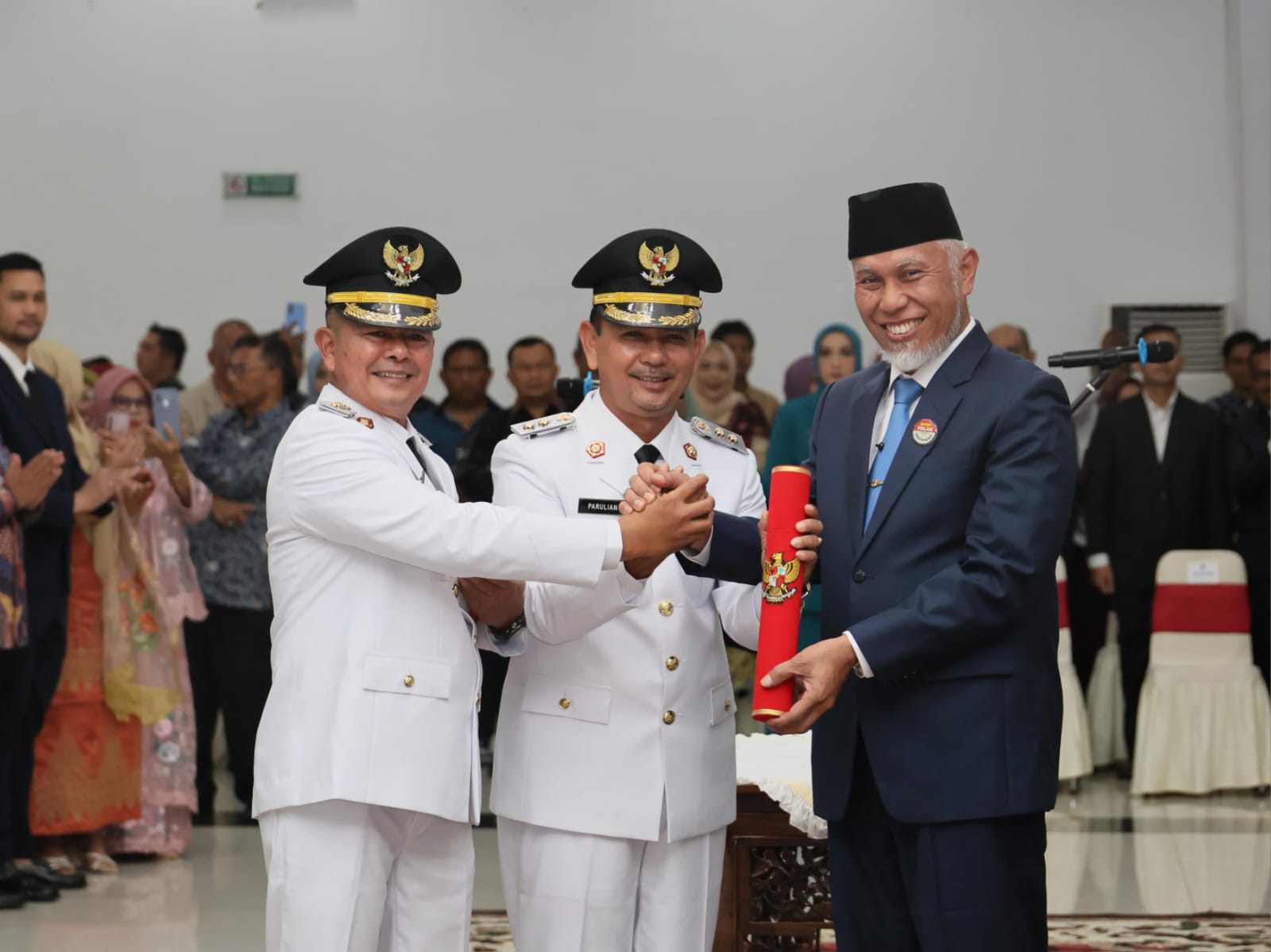 Gubernur Sumbar Mahyeldi, setelah melantik Bupati dan Wakil Bupati Pasaman. Foto Adpsb.