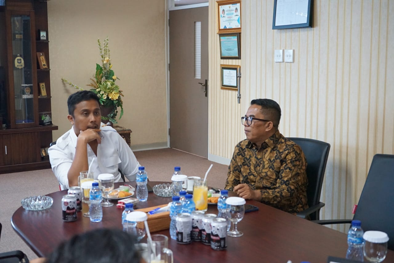 Wakil Gubernur Sumbar, Vasko Ruseimy dan Kepala Bapenda Sumbar, Syefdinon. Foto Adpsb.