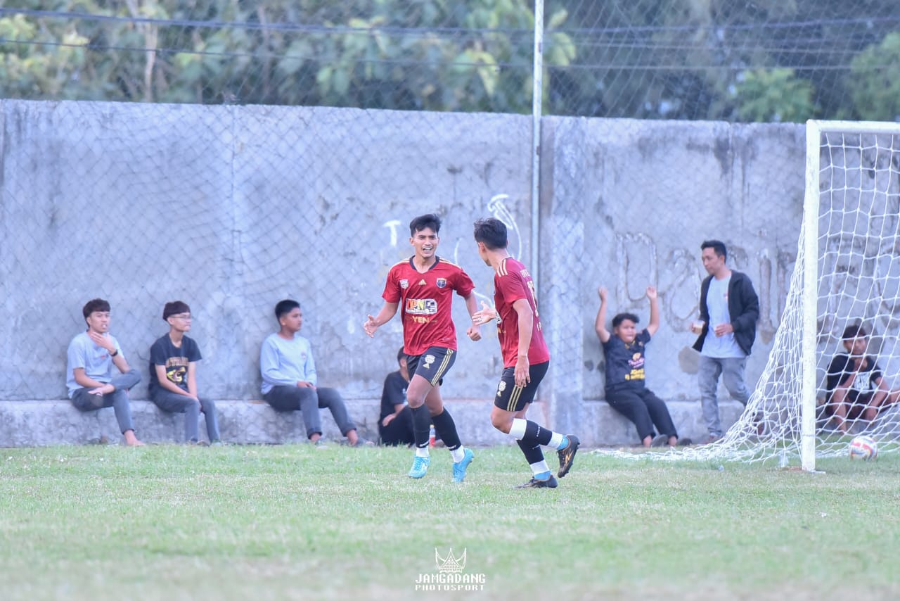 Rori Pranandi usai cetak gol kemenangan untuk IPN Cargo (Foto: Jam Gadang Foto Sport)