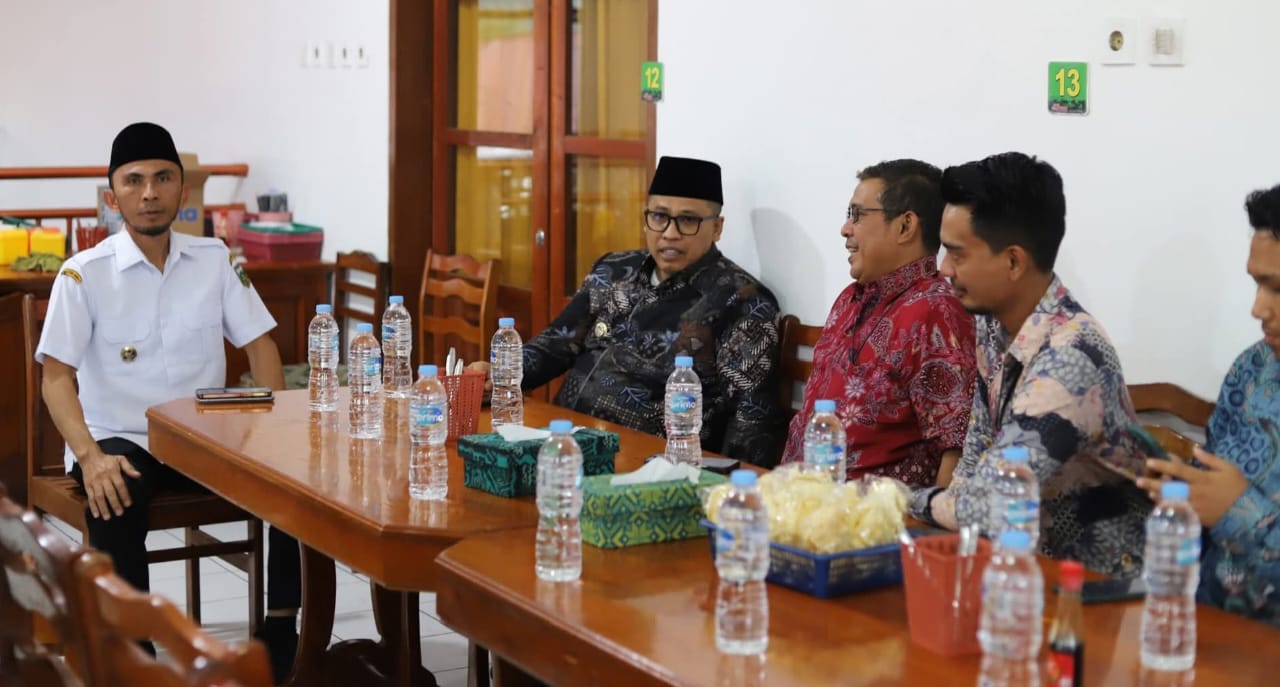 Wako Hendri bersama Wawako Allex, saat menerima kunjungan rombongan GM PT Telkom, Rabu (2/7/2025) kemaren.