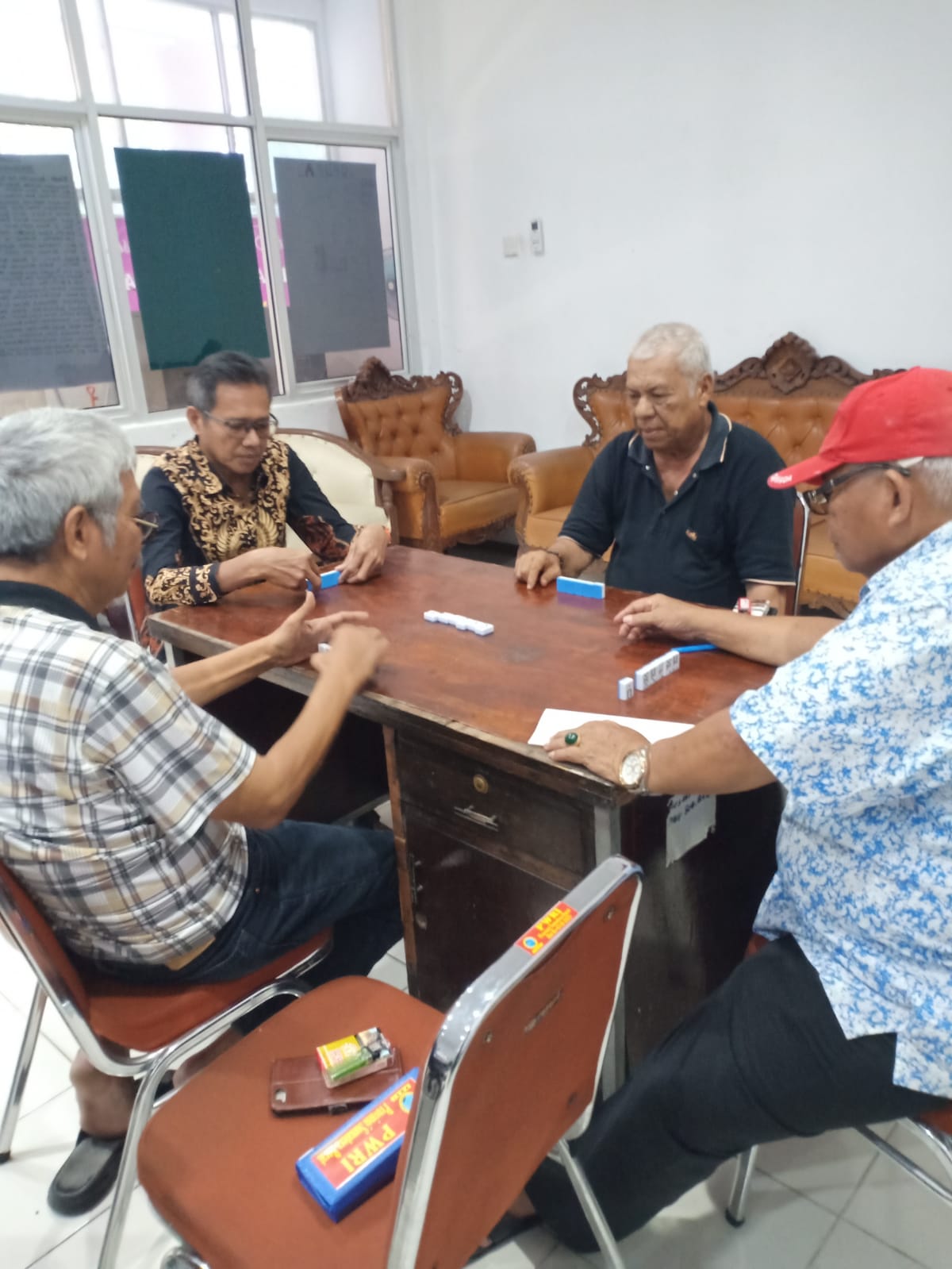 Pertandingan domino memeriahkan HUT PWRI di Sumbar. Foto Zul.