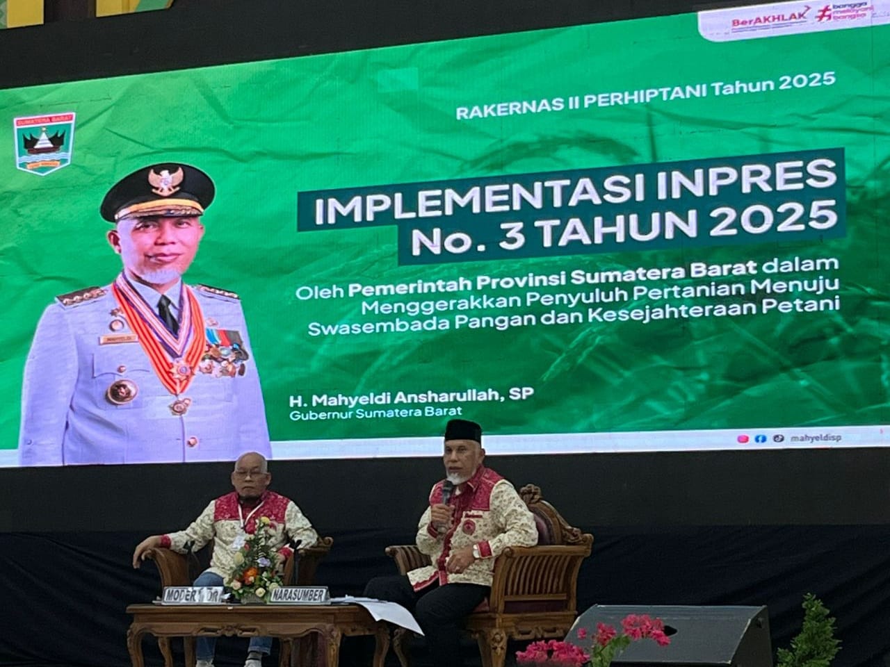 Gubernur Mahyeldi saat menjadi narasumber dalam Rakernas II Perhimpunan Penyuluh Pertanian Indonesia (Perhiptani) Tahun 2025 di Palembang. Foto Adpsb.
