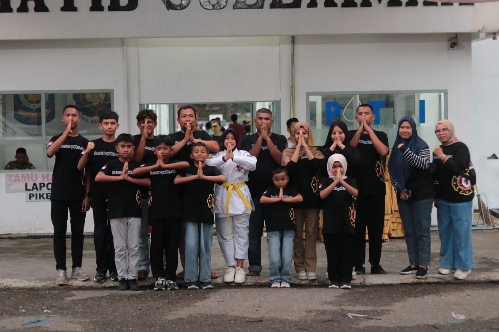 Suasana pelepasan atlet Shorinji Kempo Kota Padang Panjang, Selasa (5/8/2025) kemaren di GOR Bancah Laweh.