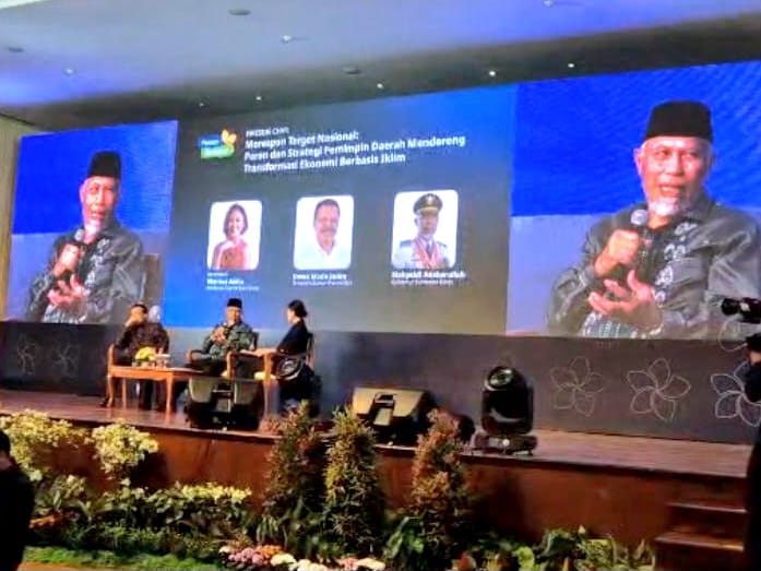 Gubernur Sumatera Barat Mahyeldi sedang memaparkan keberhasilan perhutanan sosial di Sumbar. Foto Adpsb. 