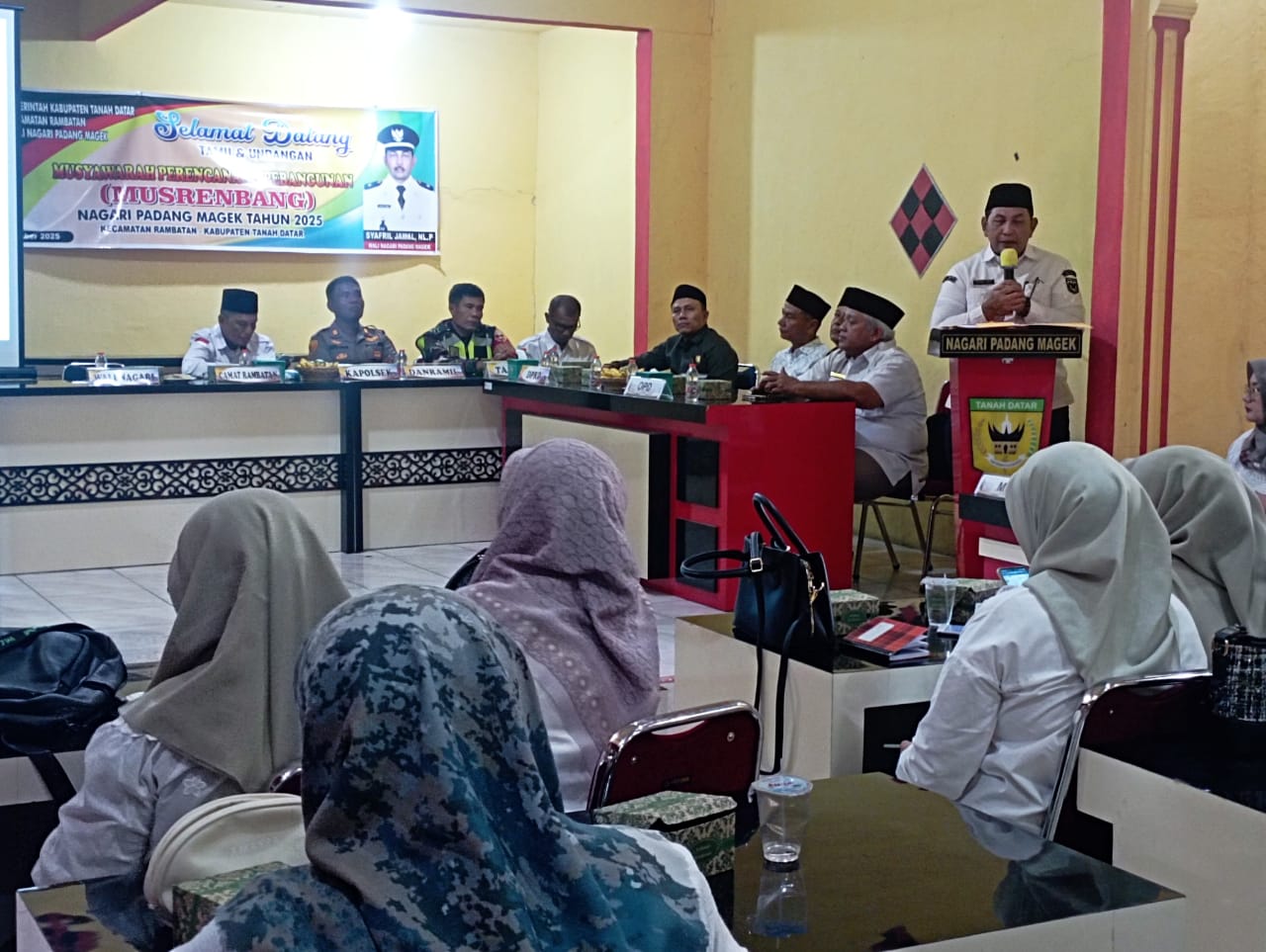 Wali Nagari Padang Magek Syaril Jamal saat membuka Musrenbang.