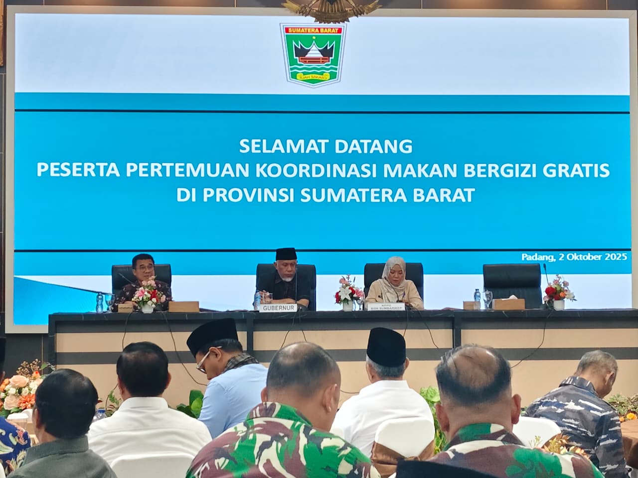 Gubernur Sumatera Barat Mahyeldi (tengah) saat PertemuanKoordinasi MBG (Makan Begizi Gratis), di Padang, Kamis (2/10/2025). Foto Adpsb.  