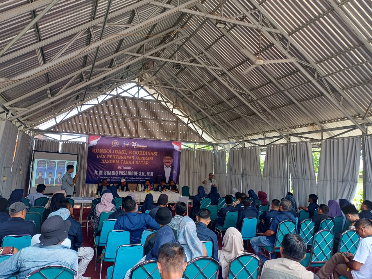 M Shadiq Pasadigoe saat menyampaikan materi sosialisasi