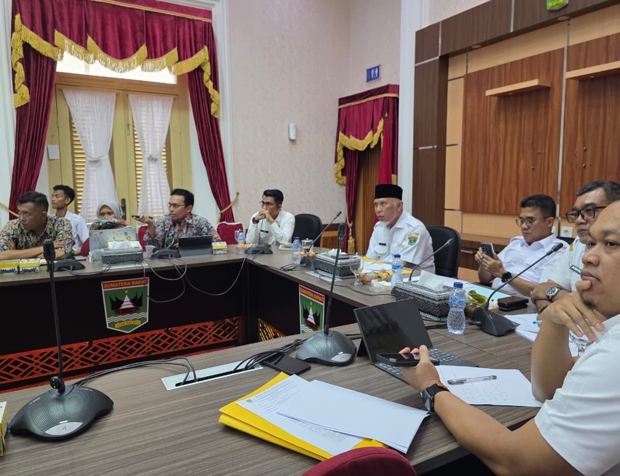 Rapat koordinasi Fly Over Sitinjau Lauik bersama pihak terkait dipimpin Gubernur Sumbar, Mahyeldi Ansharullah di Padang. Foto Adpsb.