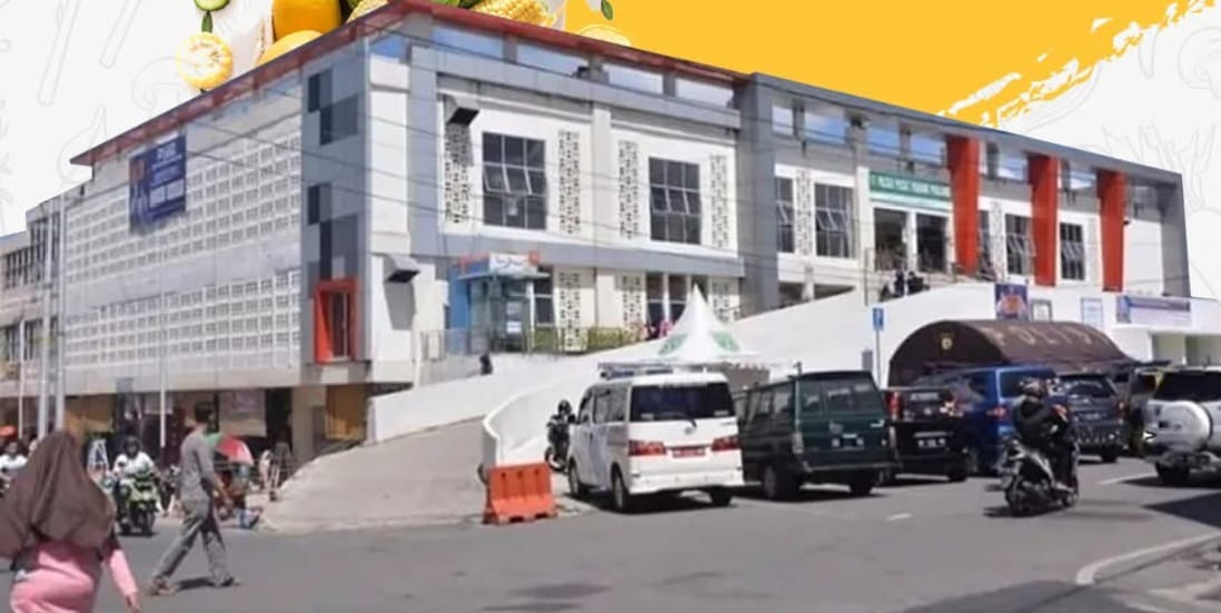 Komplek Pasar Pusat Kota Padang Panjang .