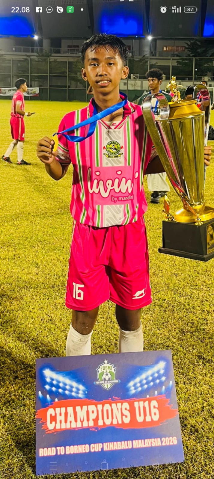 Ahmad Muzaki anggota tim Ripan SS akan mewakili Sumbar sebuah kenuaraan kelompok U16 di Kinibalu, Malaysia. (chandra antoni)