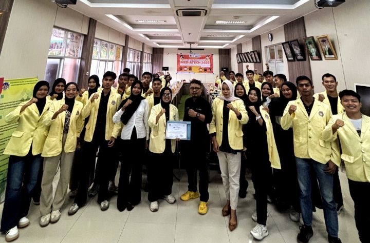 Revdi Iwan Syahputra dalam agenda pelatihan jurnalistik masiswa unp