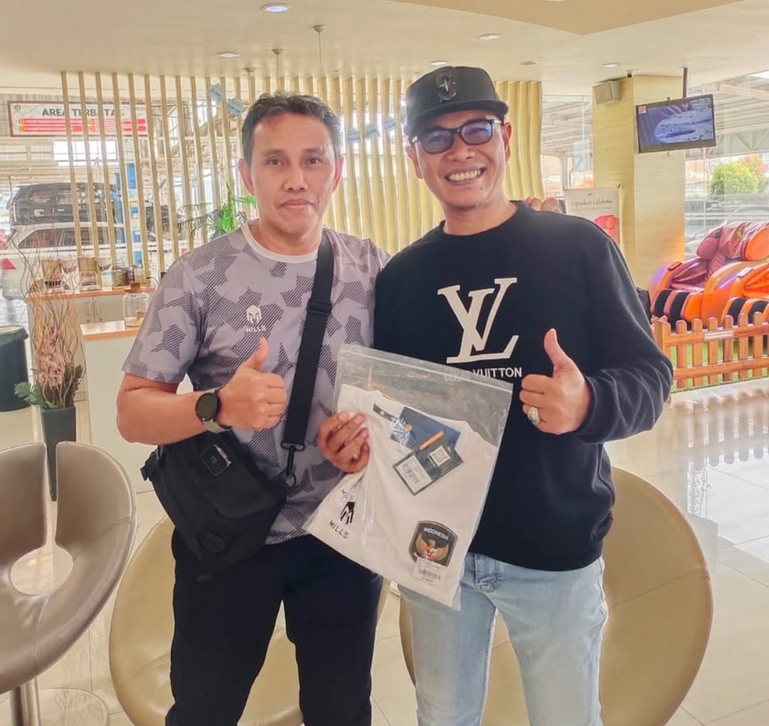 M. Doni Fitra dalam satu kesempatan bersama Legenda Timnas Indonesia Bima Sakti