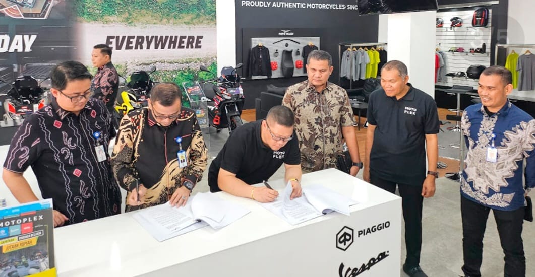 Penandatanganan kerjasama antara Bank Nagari dengan PT Amartha Kura Motorindo, Kamis (13/11/2025) di Pekanbaru