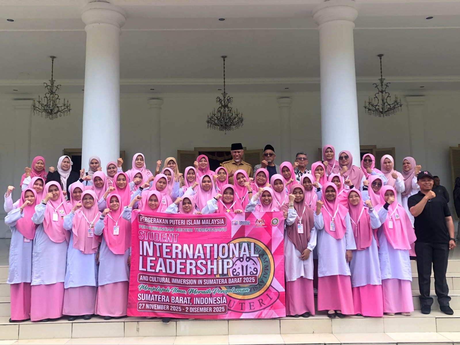 Rombongan Pergerakan Puteri Islam Malaysia (PPIM) Perhubungan Negeri Terengganu, Malaysia, diterima Gubernur Sumatera Barat Mahyeldi. Foto Adpsb. 