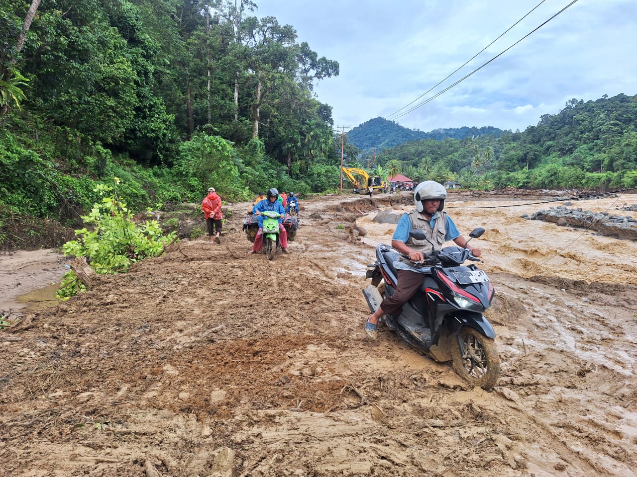 Jalan Batu Busuk Kembali Terbuka