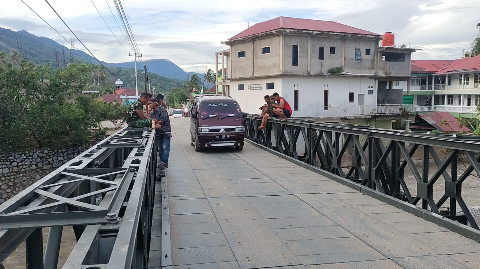 Dua Jembatan Bailey yang Dibangun Pascabencana di Kabupaten Solok Sudah Bisa Dilewati