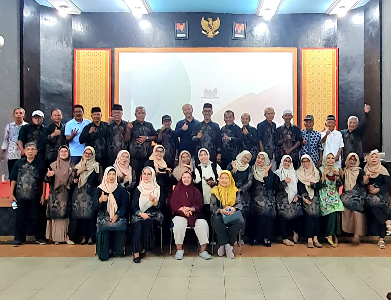 Pensiunan RRI Padang saat menghadiri acara HUT PP RRI ke 21 di Auditorium RRI Padang. Foto ist.