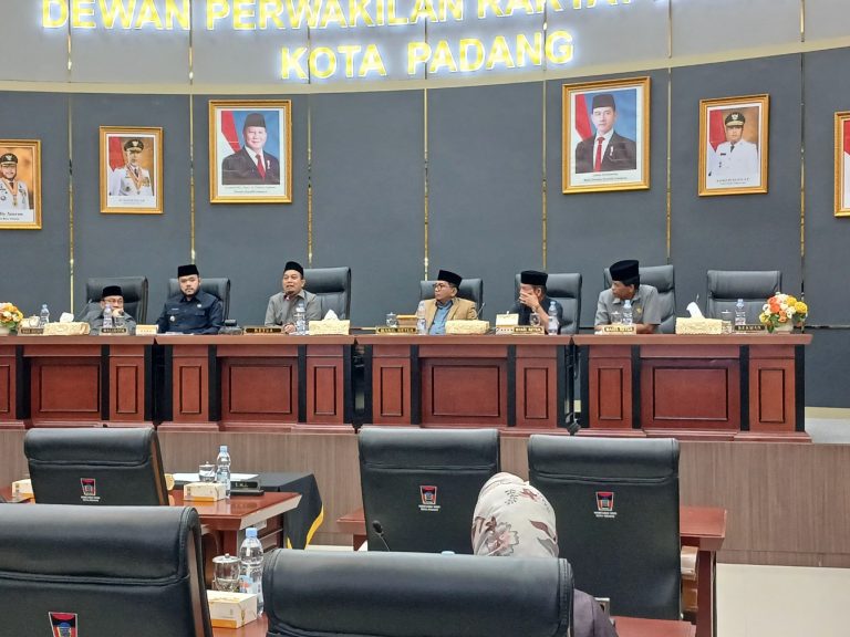 Ketua DPRD Muharlion Pimpin Penutupan Masa Sidang I Tahun 2025 dan Buka Masa Sidang II 2026