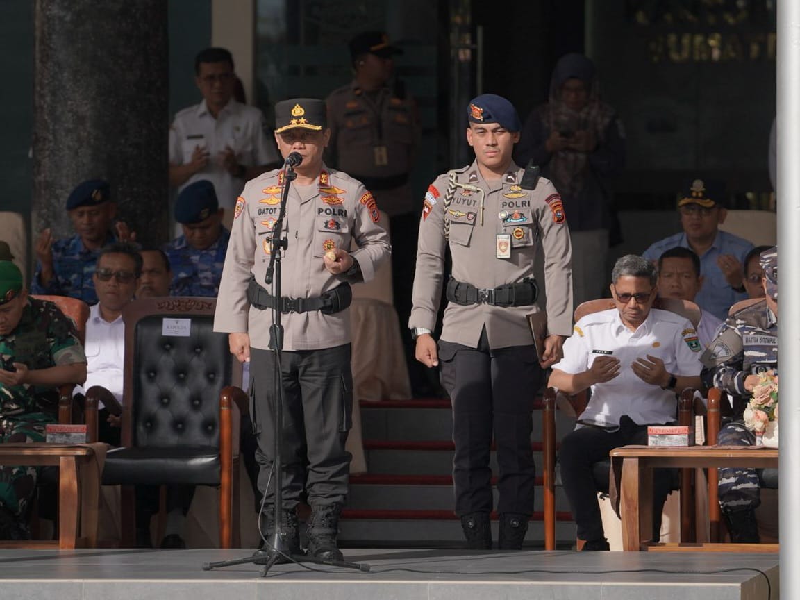 Kapolda Sumbar Irjen Pol. Gatot Tri Suryanta, saat memimpin apel gabungan menegaskan penanganan PETI di Sumbar. Foto Adpsb. 