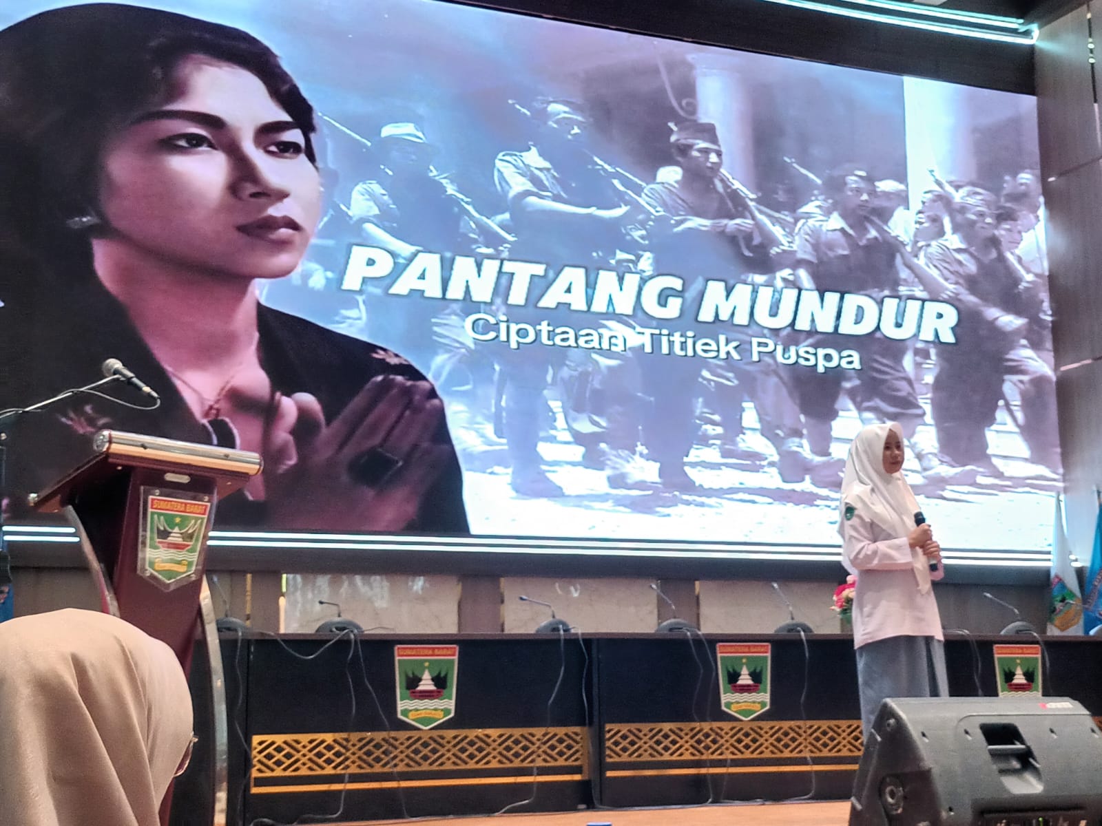 Dari 50 semifinalis, 15 diantaranya dinyatakan lolos ke final yang akan diselenggarakan malam ini (Kamis, 16/1/2026) di RRI Padang. Foto Rf.