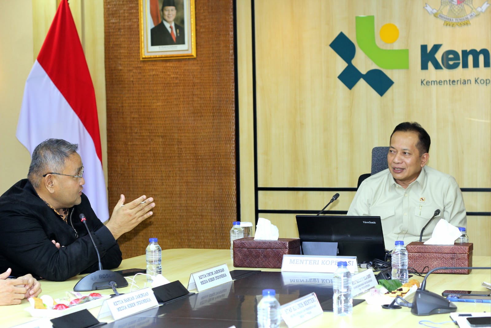 Menteri Koperasi Ferry Juliantono ketika menerima kunjungan organisasi perusahaan Jaringan Media Siber Indonesia (JMSI) di Jakarta. Foto ist.