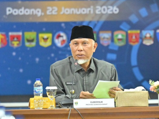 Gubernur Sumbar Mahyeldi saat menghadiri kegiatan forum High Level Meeting Tim Pengendalian Inflasi Daerah (TPID) Tahun 2026 yang digelar di Aula Kantor Perwakilan Bank Indonesia Provinsi Sumbar, Kamis (22/1/2026). Foto Adpsb. 