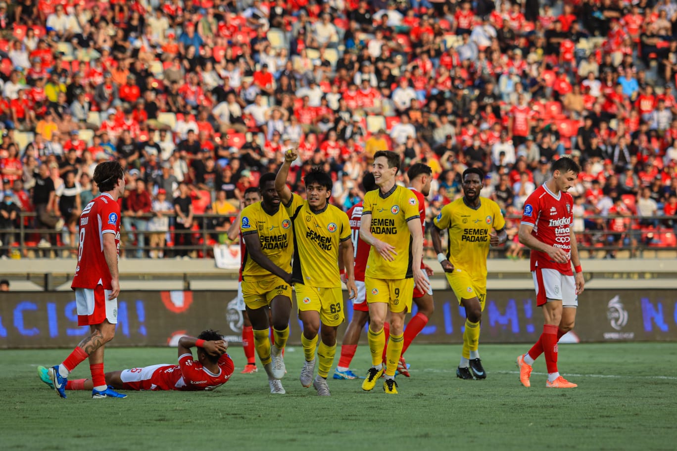 Gol Rival Wahyudi (63) mampu paksakan hasil seri di I Wayan Dipta (Foto: Semen Padang FC)