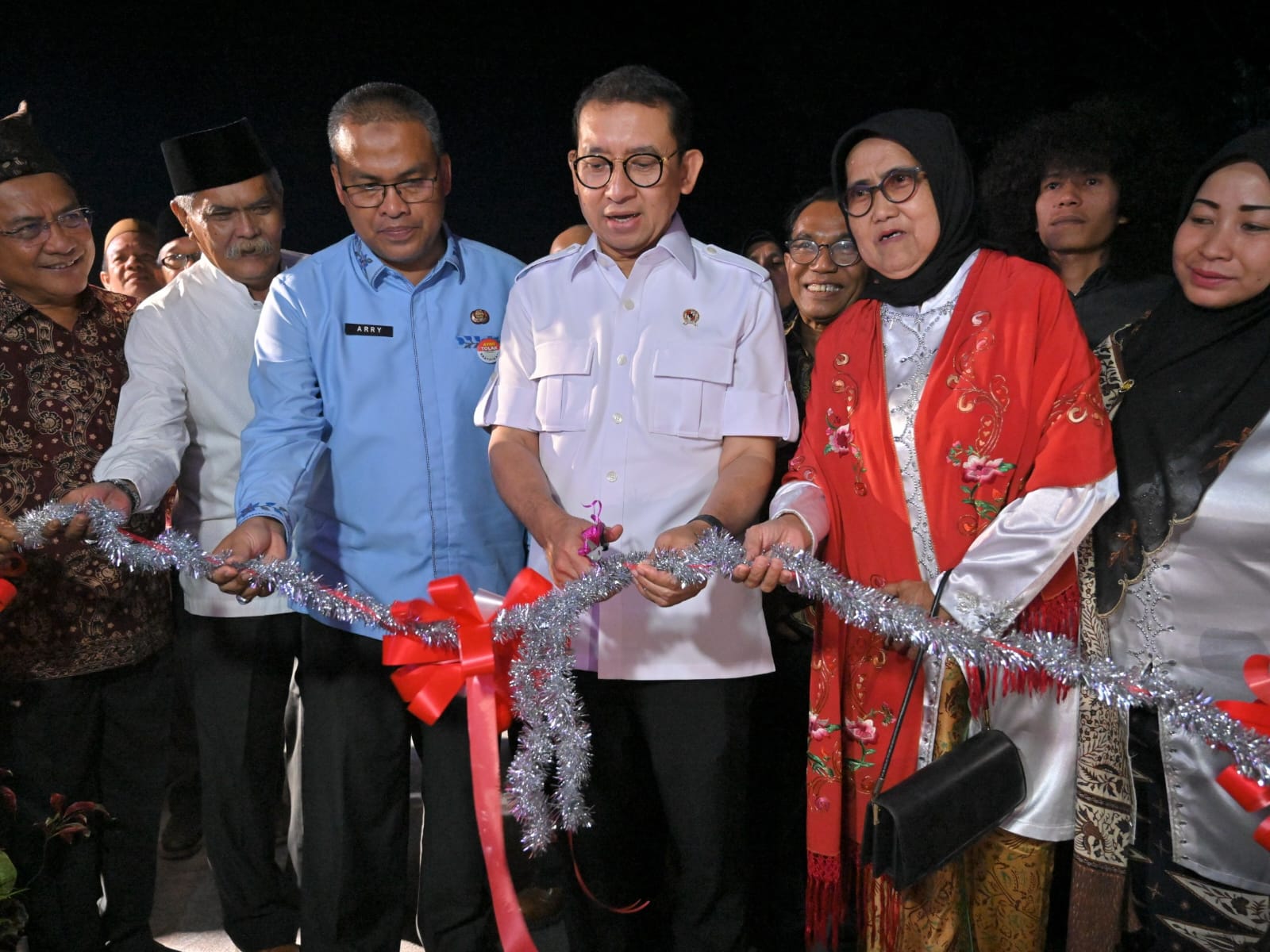 Menteri Kebudayaan, Fadli Zon, meresmikan pengoperasionalan Museum Mohammad Syafe’i INS Kayu Tanam di lingkungan Institut Nasional Syafe’i (INS) Kayu Tanam. Foto Adpsb.