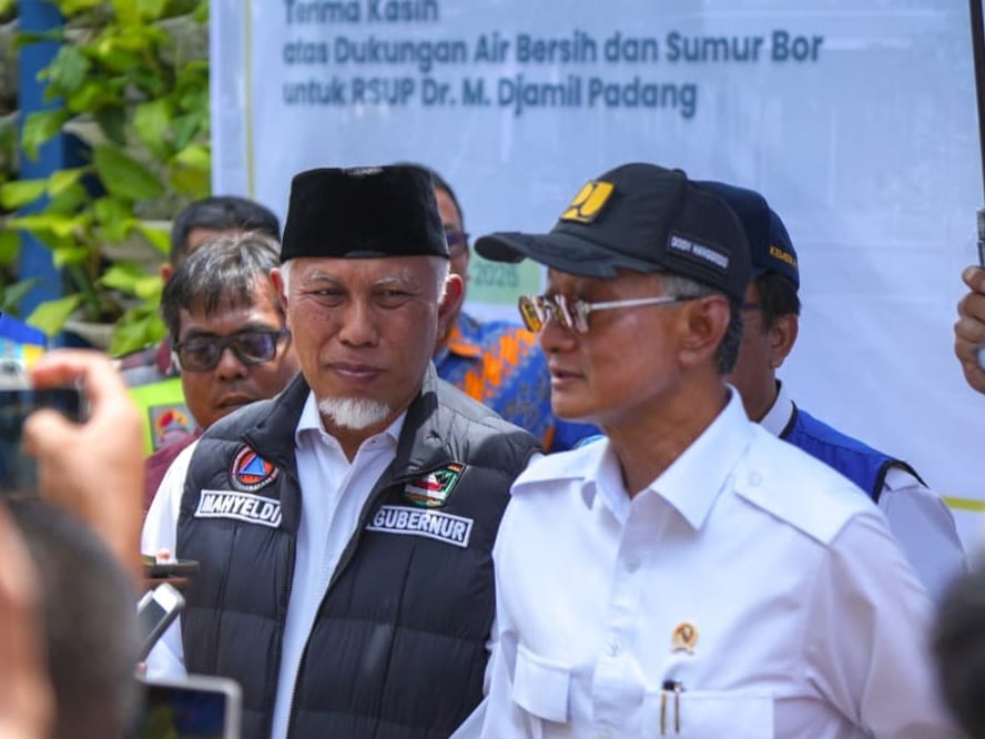Menteri PU, Dody Hanggodo, Gubernur Sumbar Mahyeldi dan rombongan meninjau IPA Gunung Pangilun, dan kawasan Gunung Nago, Lambuang Bukik, Kecamatan Pauh, (Jumat 30/1/2026). Foto Adpsb. 