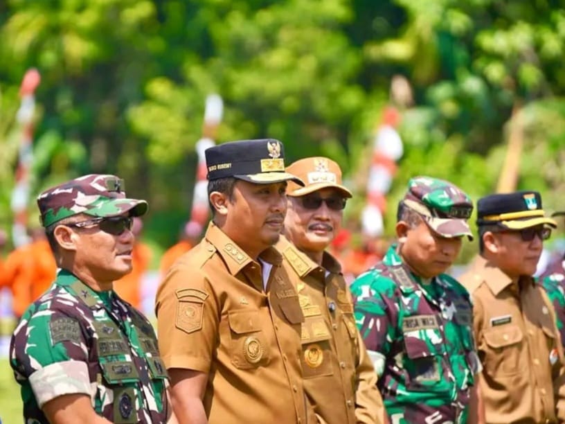 Wagub Sumbar, Vasko Ruseimy, membuka Program TNI Manunggal Membangun Desa (TMMD) ke-127 Tahun 2026 di Pesisir Selatan. Foto Adpsb. 