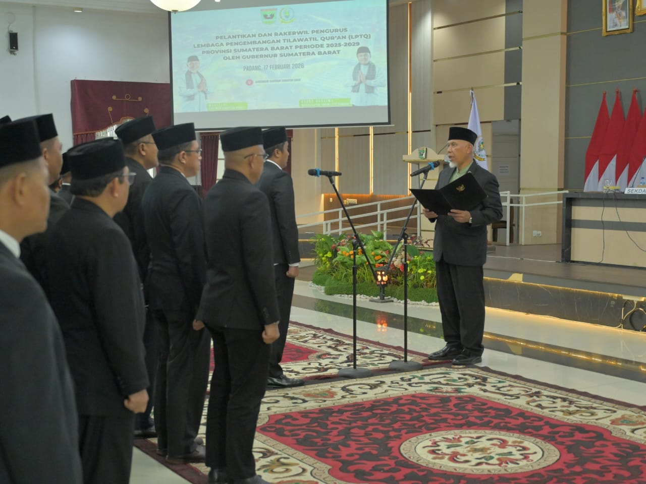Gubernur Sumatera Barat, Mahyeldi Ansharullah secara resmi melantik Pengurus Lembaga Pengembangan Tilawatil Qur’an (LPTQ) Provinsi Sumbar periode 2025–2029 di Padang, Selasa (17/2/2026).