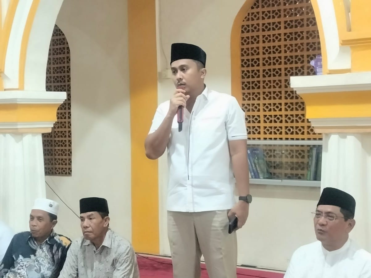 Wagub Vasko Ruseimy, saat Safari Ramadan di Masjid Raya Sunur, Korong Koto Rajo, Nagari Sunua Tangah, Kecamatan Nan Sabaris, Sabtu (21/2/2026). Foto Adpsb. 