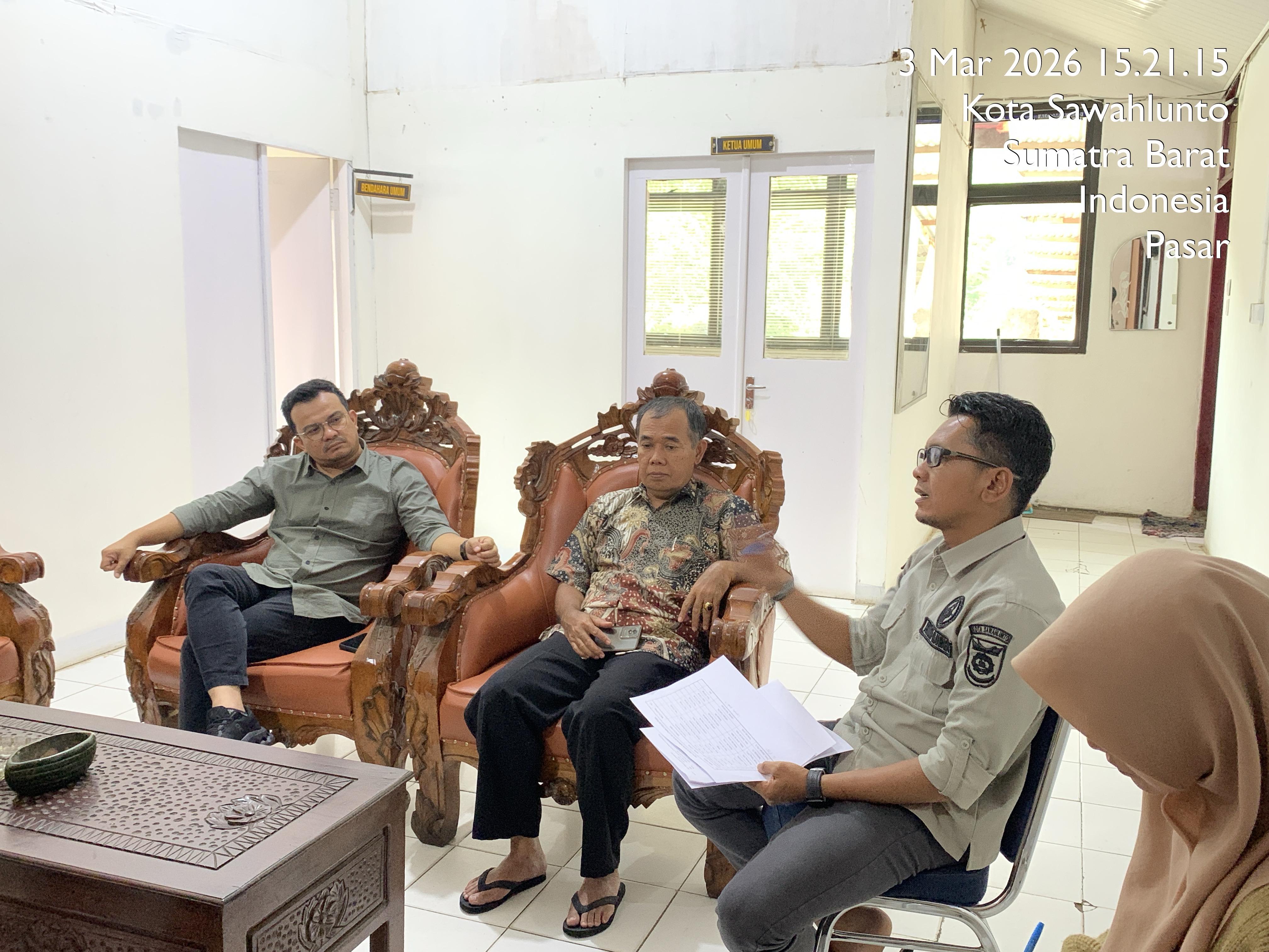 Pengurus KONI Kota Sawahlunto menggelar rapat pembentukan Tim Monitoring dan Evaluasi (Monev) di Sekretariat KONI untuk memperkuat persiapan atlet dan cabang olahraga menjelang Porprov XVI Sumatera Barat 2026. (foto/humas koni sawahlunto)