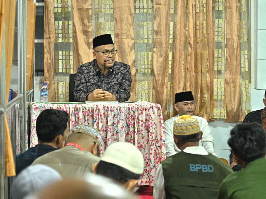 Sekdaprov Sumbar, Arry Yuswandi, saat Safari Ramadhan, di masjid Baitul Hikmah, Kampung Manggis, Padang Panjang. Foto Adpsb. 