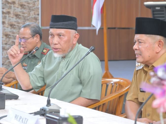 Gubernur Sumatera Barat Mahyeldi bersama Bupati Pasaman dalam Rakor Memperkuat Sinergi Pemprov dan Kabupaten. Foto Adpsb. 