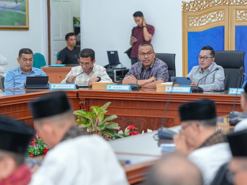 Sekretaris Daerah Provinsi Sumatera Barat, Arry Yuswandi, memimpin Rakor Pemda Provinsi dengan kabupaten Tanah Datar. Foto Adpsb. 