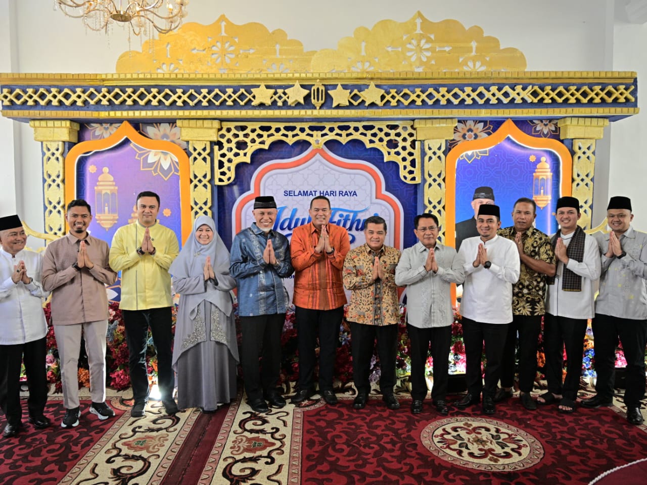 Gubernur Sumatera Barat Mahyeldi, menerima tamu kalangan pemerintah saat open house hari ini (Minggu, 22/3/2026). Foto Adpsb. 