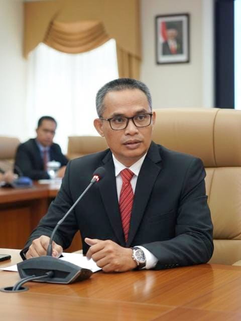 Kepala Biro Pemerintahan Setda Provinsi Sumbar, Edzedin Zein, mengatakan secara umum capaian kinerja daerah mengalami tren perbaikan. Foto Adpsb. 