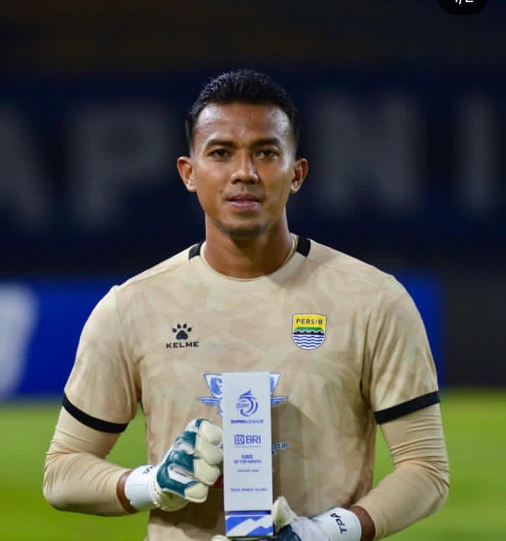 Teja Paku Palam Kiper Persib Bandung (Foto: Instagram Teja Paku Alam)