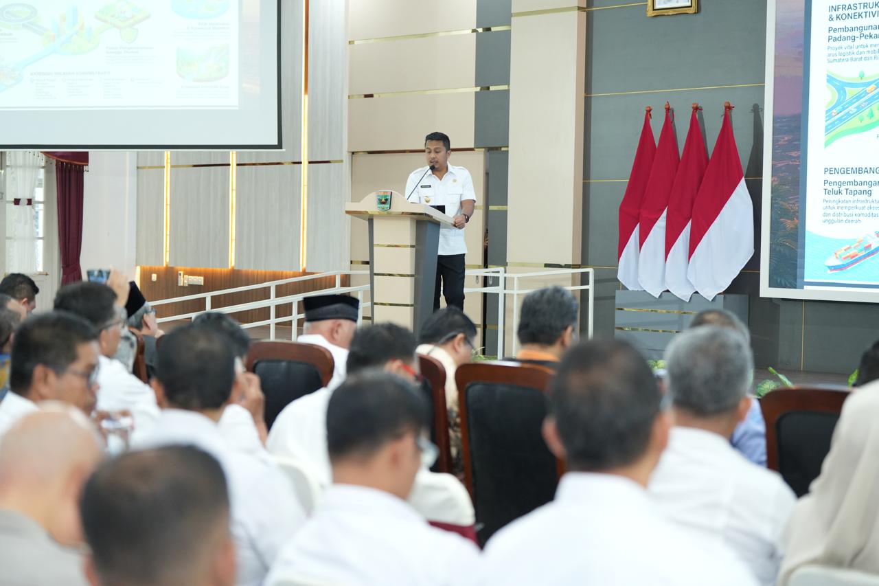 Wakil Gubernur Sumatera Barat, Vasko Ruseimy, bicara di depan peserta Musrenbang RKPD Provinsi Sumbar Tahun 2027 di Auditorium Gubernuran. Foto Adpsb. 